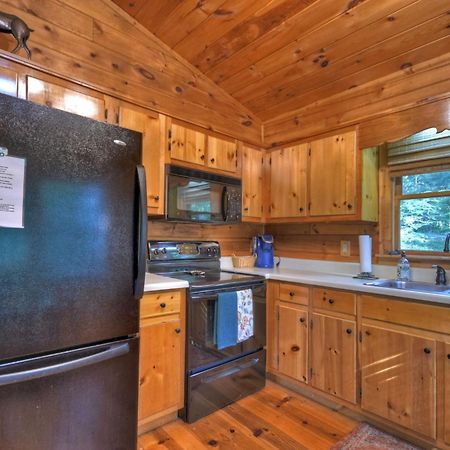 אלייז'ה Bearfoot Ridge Wood-Burning Fireplace Cozy Hot Tub Serene Views מראה חיצוני תמונה