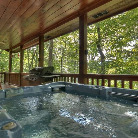 אלייז'ה Bearfoot Ridge Wood-Burning Fireplace Cozy Hot Tub Serene Views מראה חיצוני תמונה