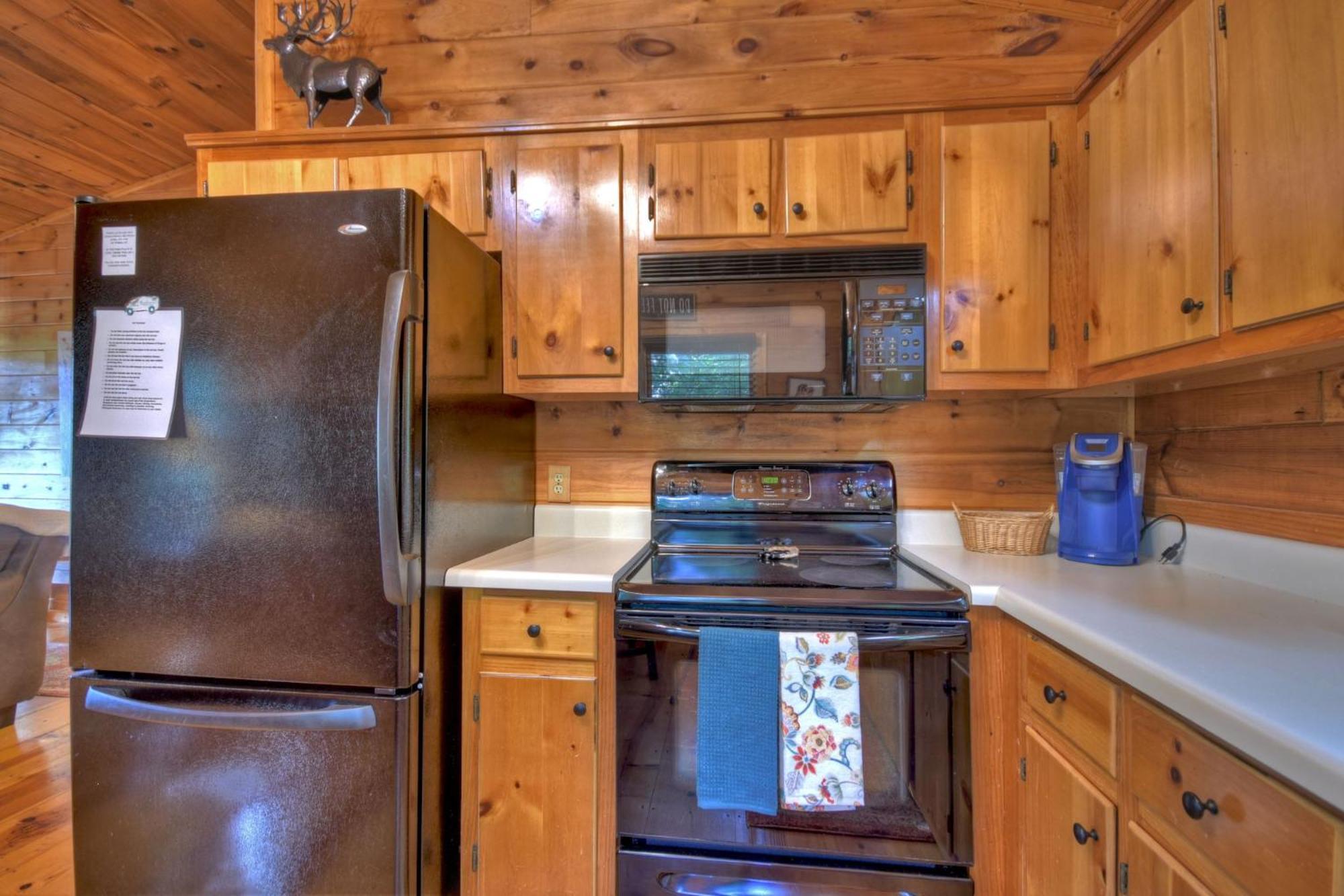 אלייז'ה Bearfoot Ridge Wood-Burning Fireplace Cozy Hot Tub Serene Views מראה חיצוני תמונה