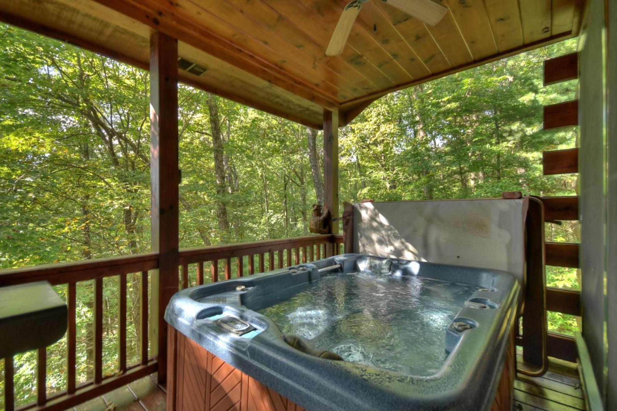 אלייז'ה Bearfoot Ridge Wood-Burning Fireplace Cozy Hot Tub Serene Views מראה חיצוני תמונה