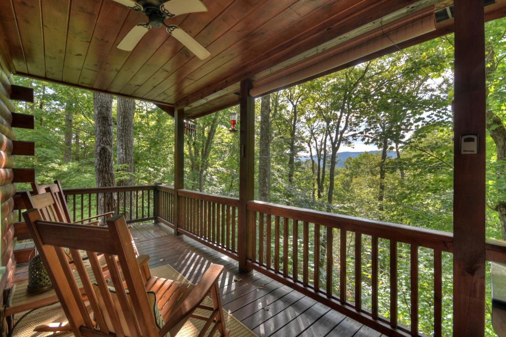 אלייז'ה Bearfoot Ridge Wood-Burning Fireplace Cozy Hot Tub Serene Views מראה חיצוני תמונה