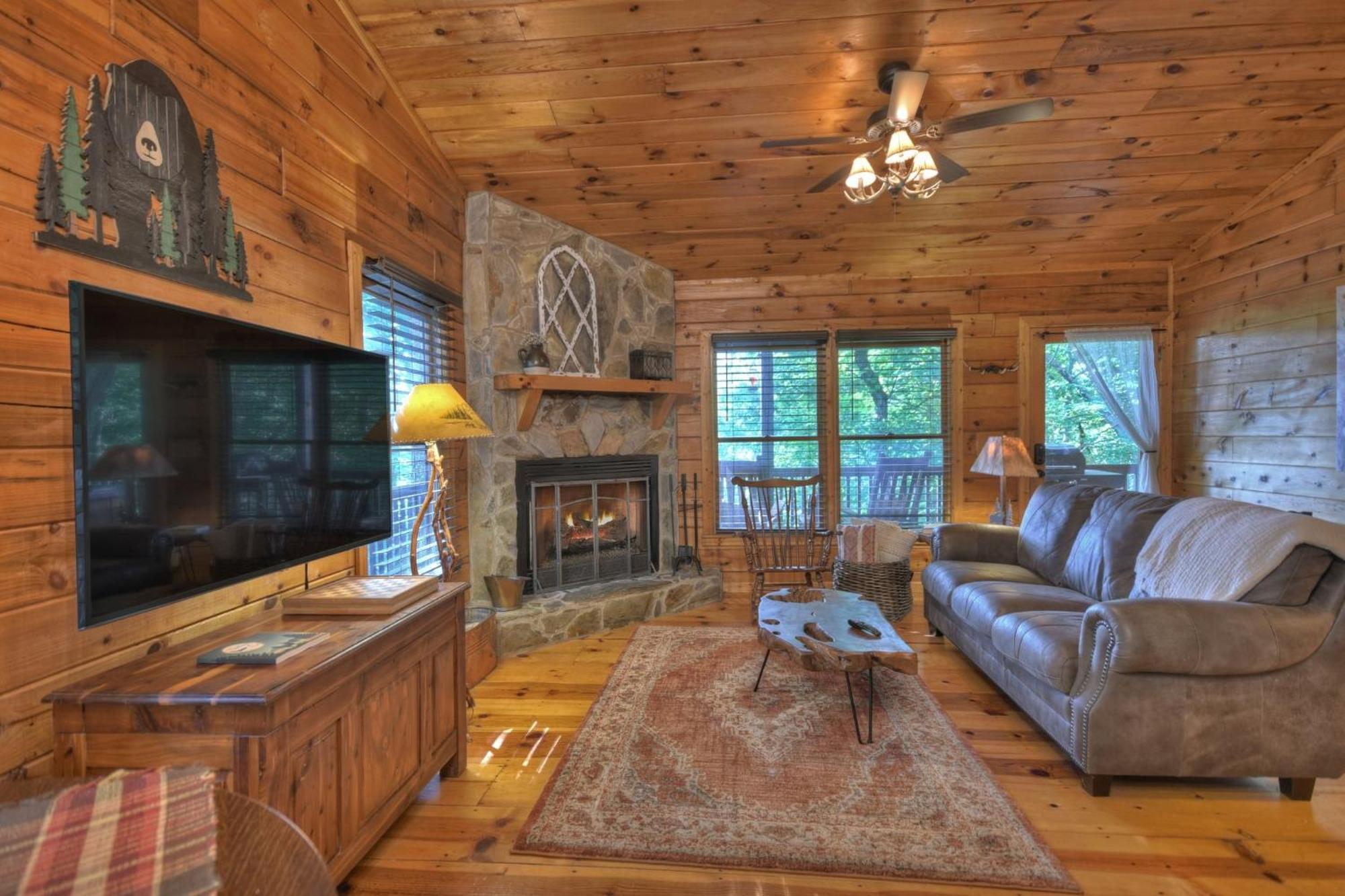 אלייז'ה Bearfoot Ridge Wood-Burning Fireplace Cozy Hot Tub Serene Views מראה חיצוני תמונה