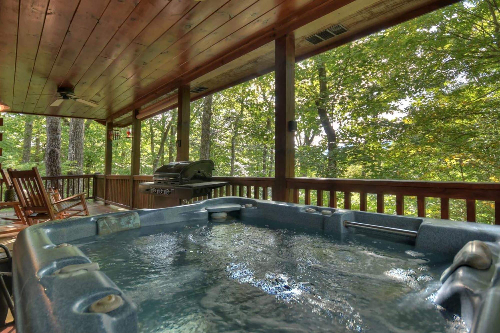 אלייז'ה Bearfoot Ridge Wood-Burning Fireplace Cozy Hot Tub Serene Views מראה חיצוני תמונה