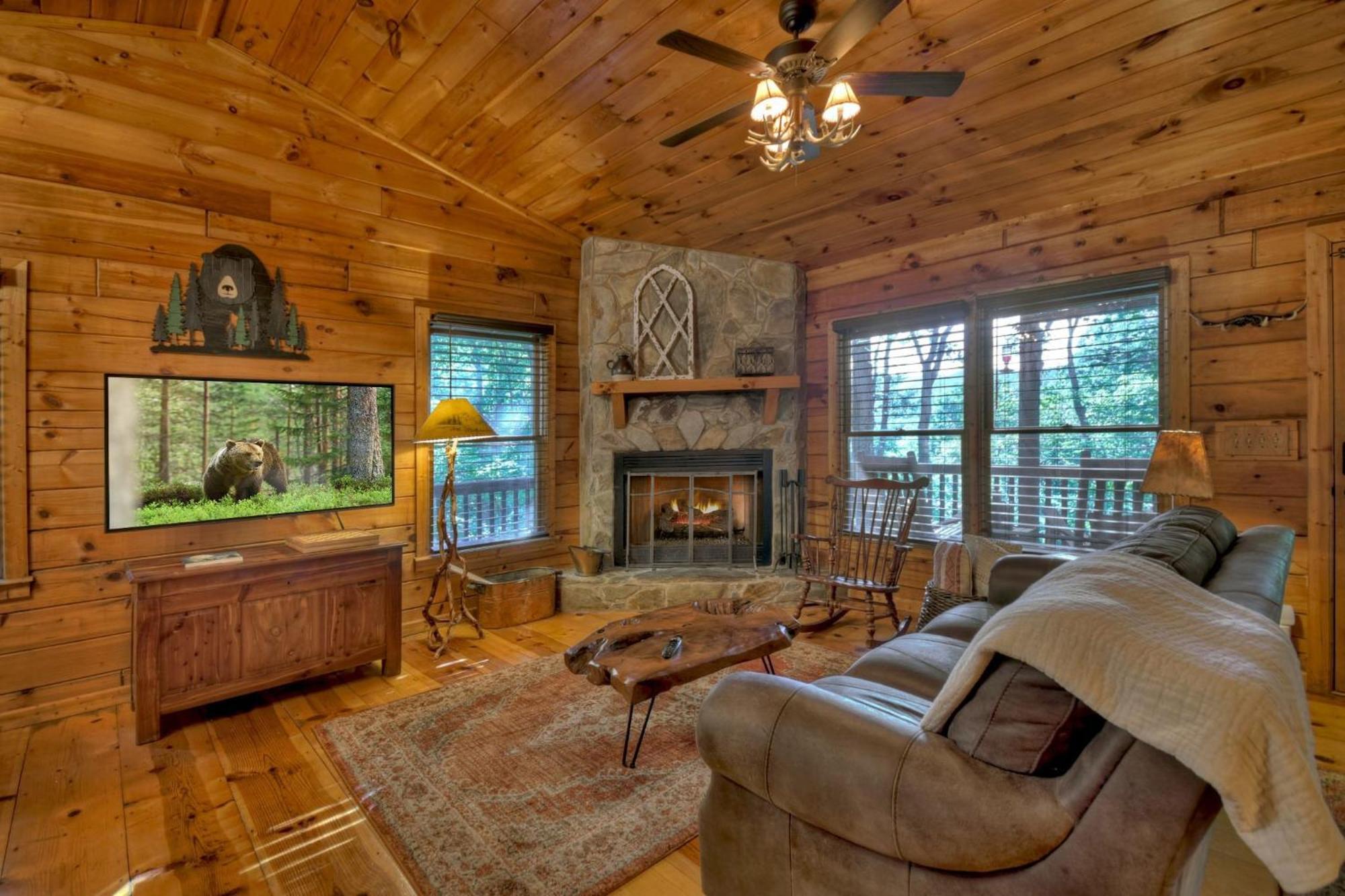 אלייז'ה Bearfoot Ridge Wood-Burning Fireplace Cozy Hot Tub Serene Views מראה חיצוני תמונה