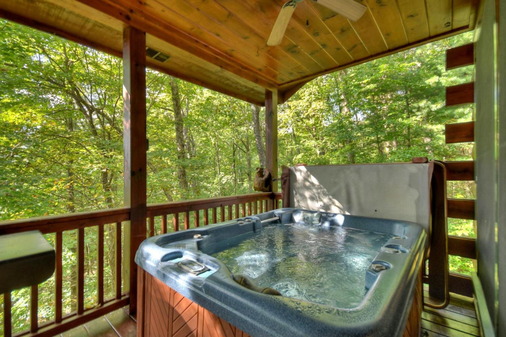 אלייז'ה Bearfoot Ridge Wood-Burning Fireplace Cozy Hot Tub Serene Views מראה חיצוני תמונה